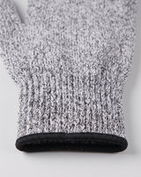 Gants anti-coupure niveau 5 Ordetect, gros plan sur la maille HPPE gris chiné et le liseré élastique noir du poignet