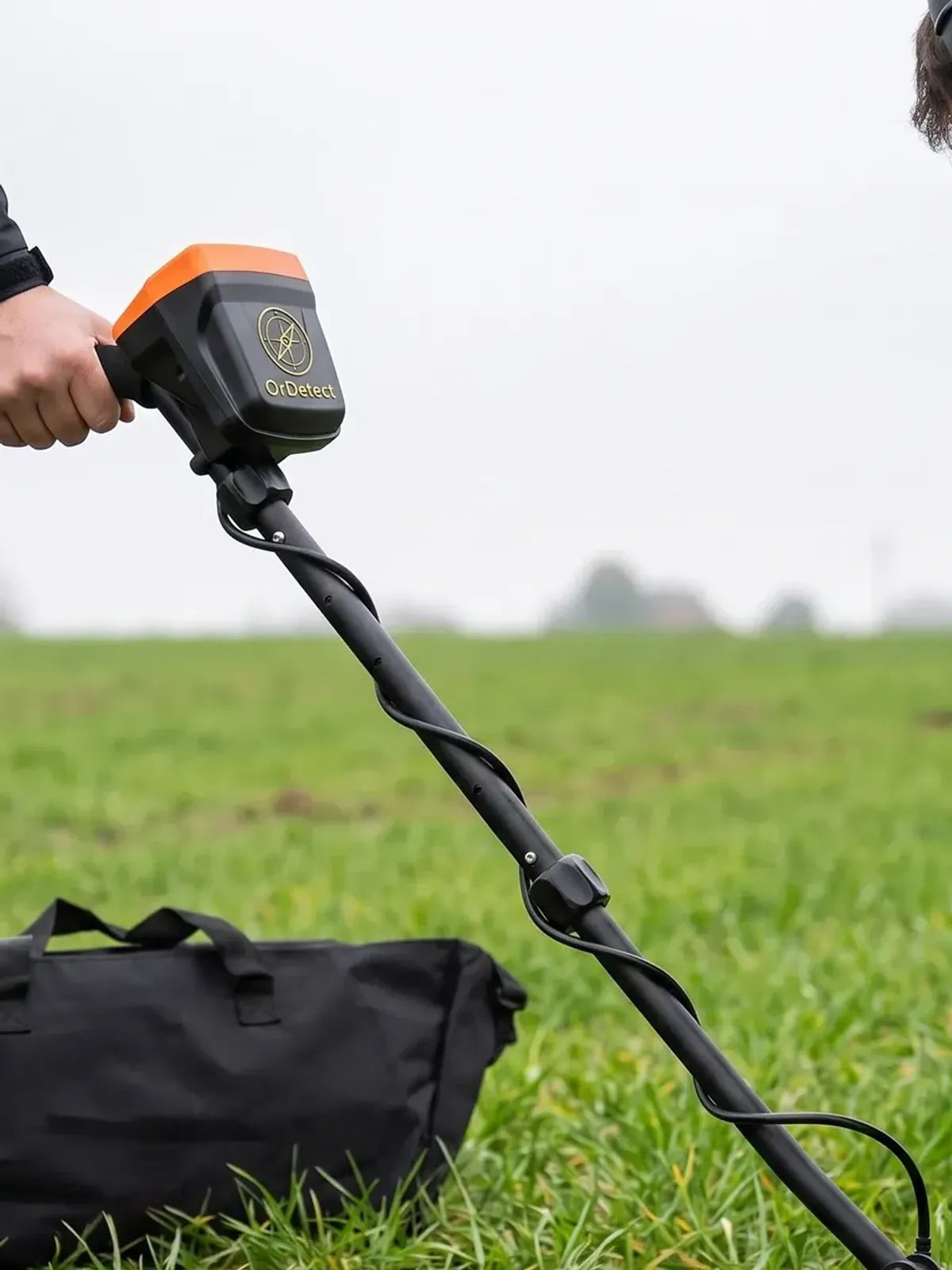 Deux prospecteurs échangeant sur le terrain